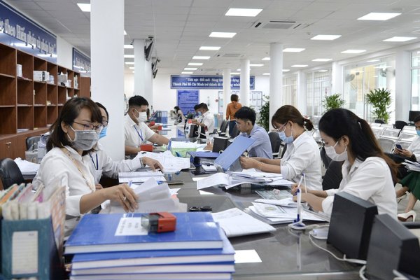 Thủ tướng yêu cầu hoàn thiện các văn bản sắp xếp bộ máy, thu hút đầu tư